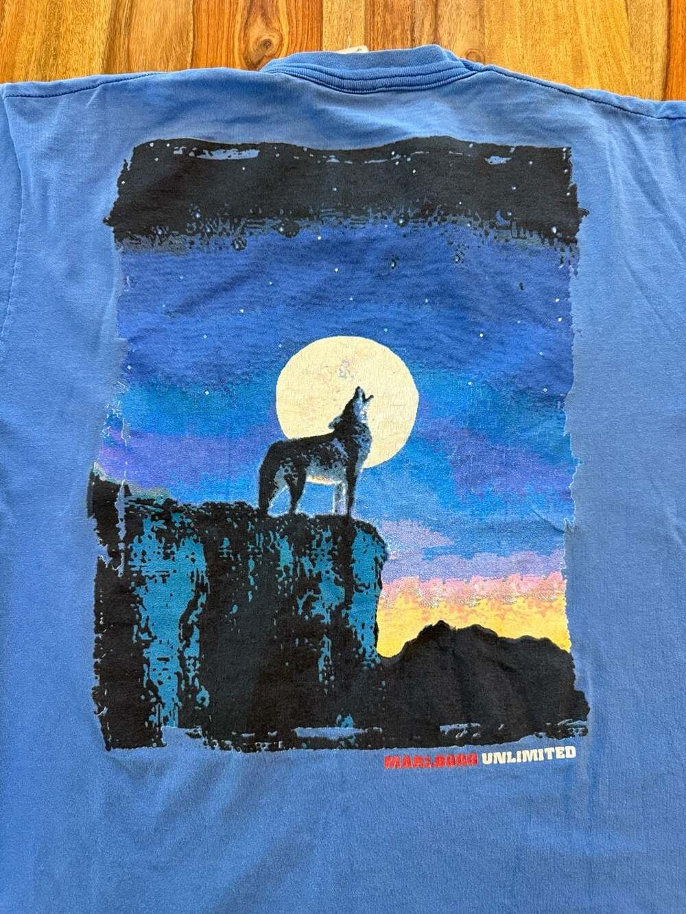 Vintage 90s Marlboro Wolf Howling at Moon Blue Pocket T-Shirt